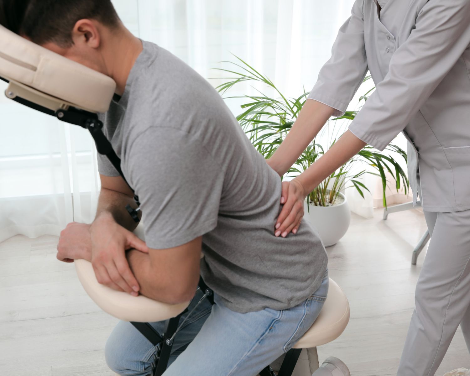 techniques de massages de amma assis, habillé réalisé pour les particuliers et les professionnels. Stress au travail, vie quotidienne. massages parenthèses, signatures ou rituels